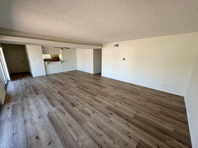 Building Photo - 900penin