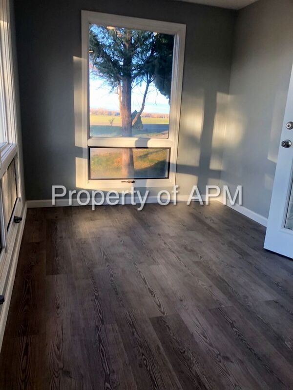 Foto del edificio - 944 W Locust Ln
