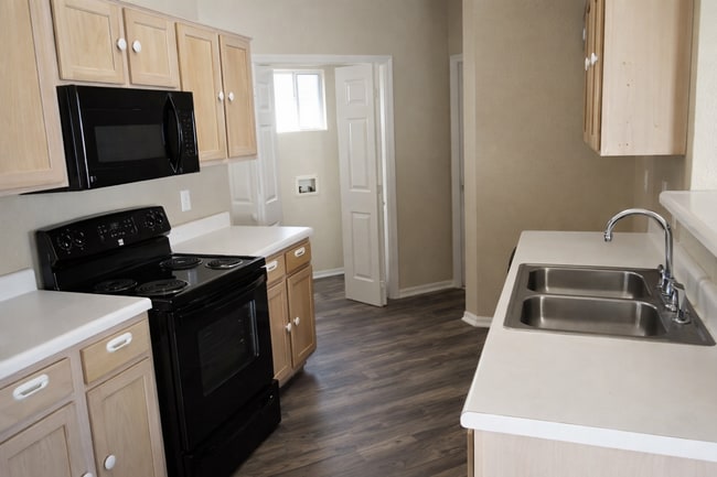 Foto del edificio - AVAILABLE SOON!