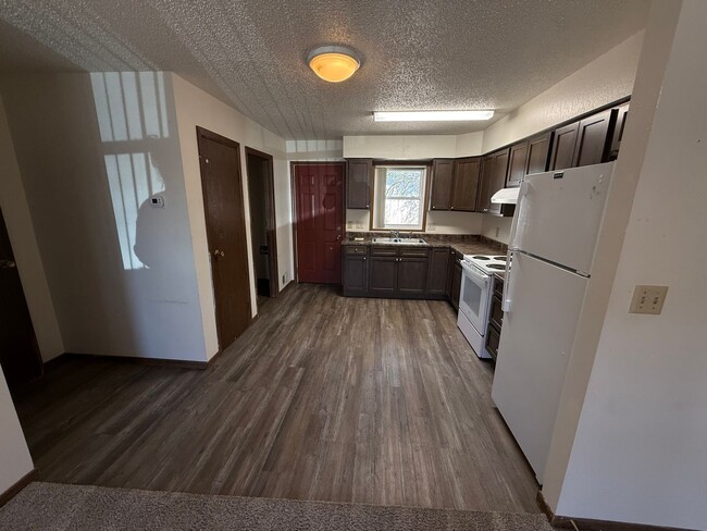 Foto del edificio - Newly Updated !!! 2 bedroom, 1.5 bath Town home w/ attached garage