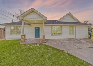 Building Photo - 7954 Glenvista St