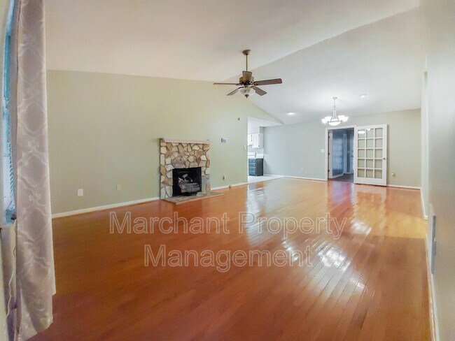 Building Photo - 106 Setters Ct
