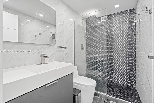 Building Photo - 999 Brickell Bay Dr