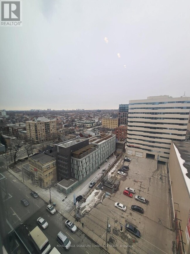 Building Photo - 525 Adelaide St W