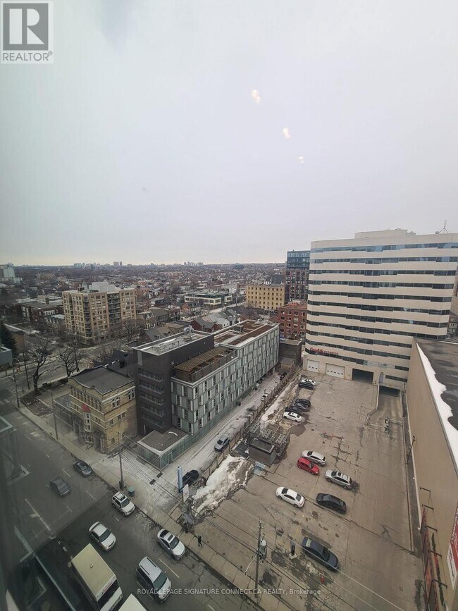 Photo du bâtiment - 525 Adelaide St W