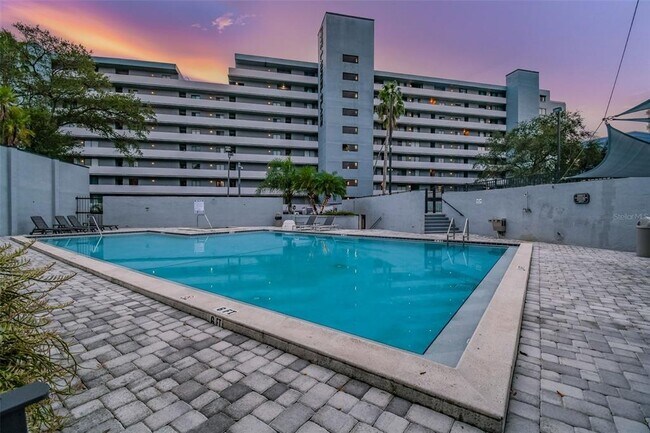 Foto del edificio - 201 W Laurel St