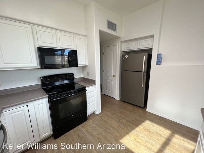 Building Photo - 3 br, 2 bath House - 301 E Shadow Bluff