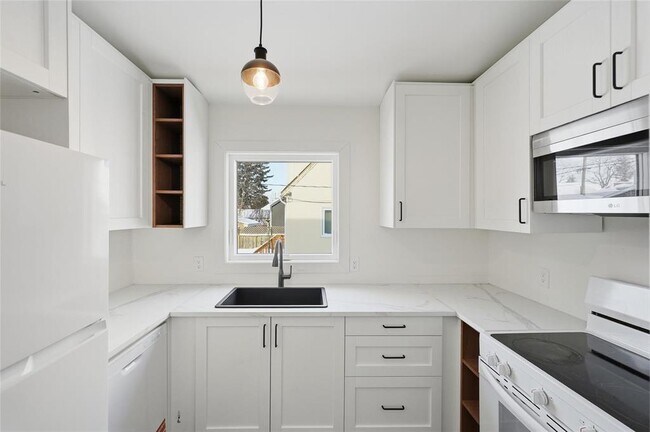 Photo du bâtiment - 166 Parkview St