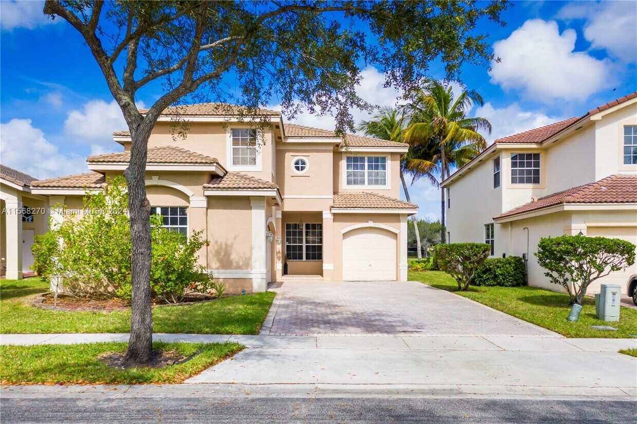 Foto principal - 15791 SW 24th St