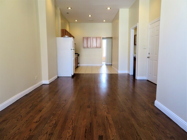 Foto del edificio - 2717 W 15th Pl