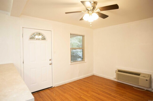 Foto del edificio - 217 Taylor Rd