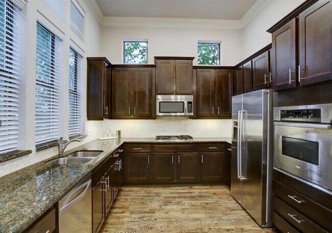 Building Photo - 1853 Dart St
