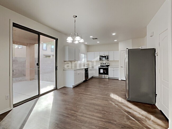 Foto del edificio - 6335 W Branham Ln