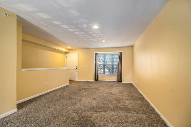 Building Photo - 27947 Hopkins Dr