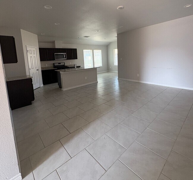 Foto del edificio - Half off deposit for OCTOBER