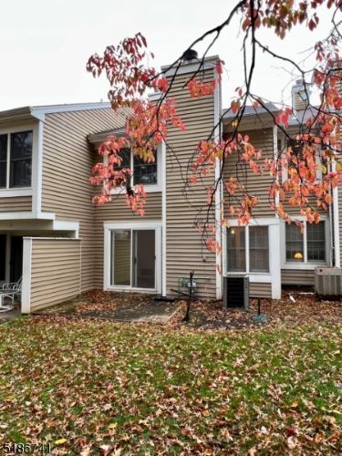 Building Photo - 50 Eton Ct