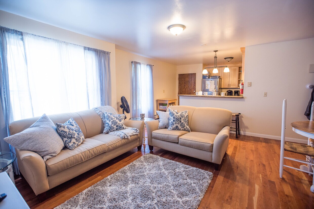 sala de estar - 118 N Union St