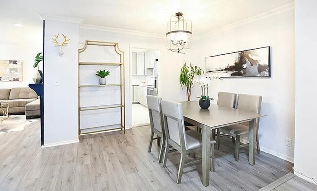 Building Photo - "Chic Pasadena Retreat: 1-Bedroom Gem with...