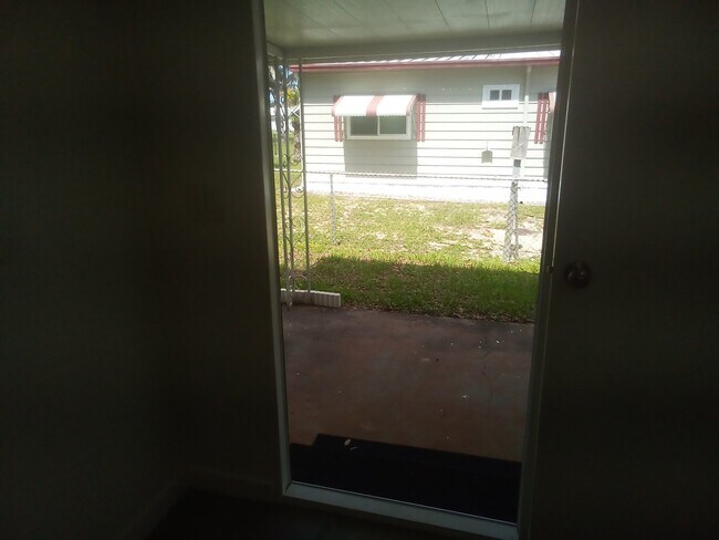Foto del edificio - 12028 Fairway Ave