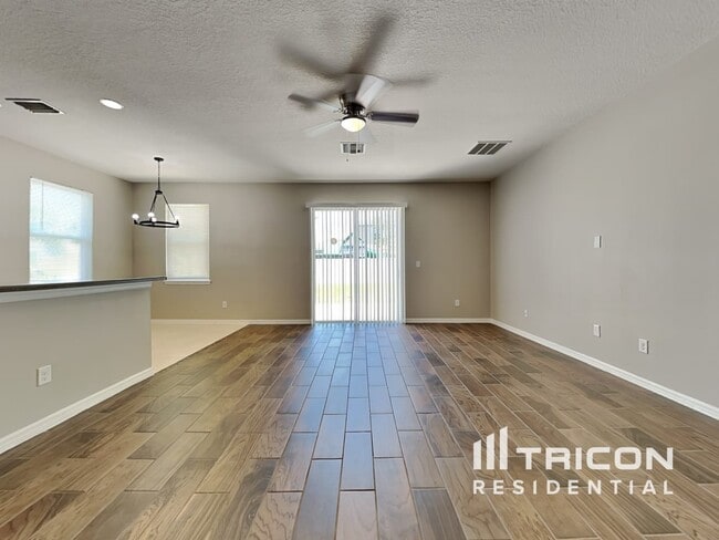 Building Photo - 1109 Lauren Manor Loop Ruskin FL