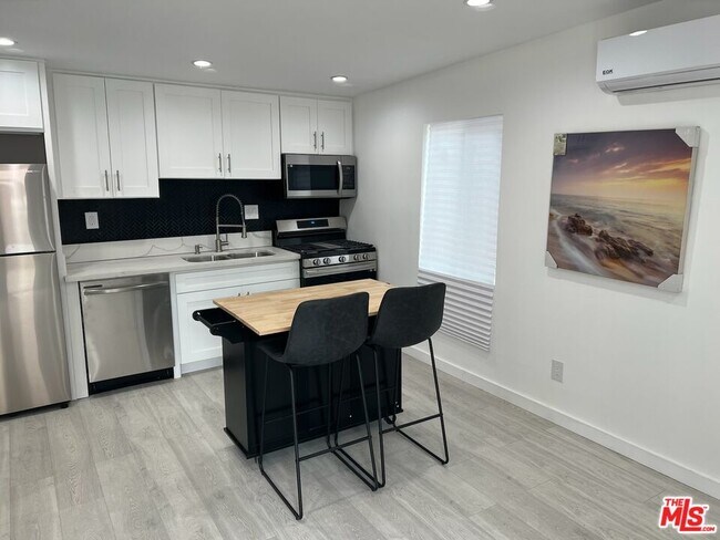 Foto del edificio - 1177 S Longwood Ave