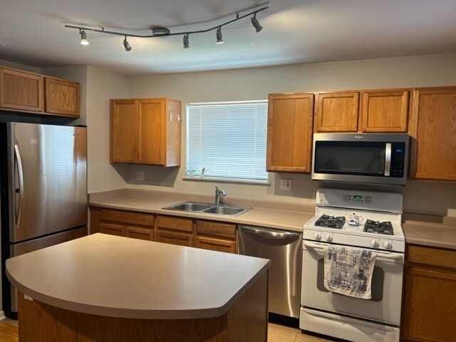 Building Photo - 1316 E 63rd St