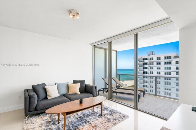 Foto del edificio - 5875 Collins Ave