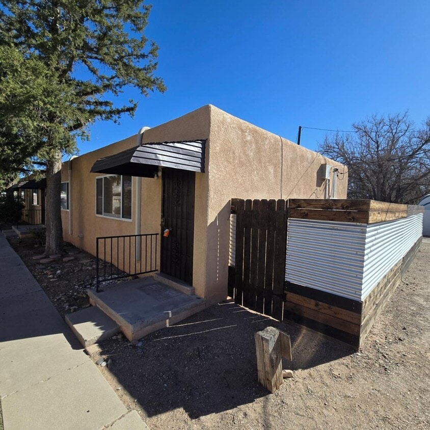 Primary Photo - 354 Pueblo Solano Rd NW
