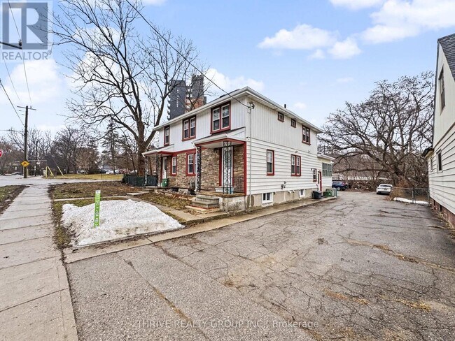 Building Photo - 136 Walnut St