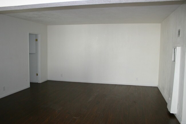 Building Photo - 4838 Hazeltine Ave
