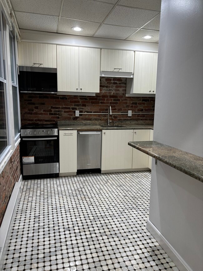 Building Photo - 85 N Margin St