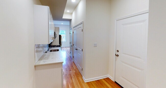 KITCHEN - 303 N 41st St