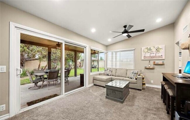 Foto del edificio - 404 E Riverboat Way