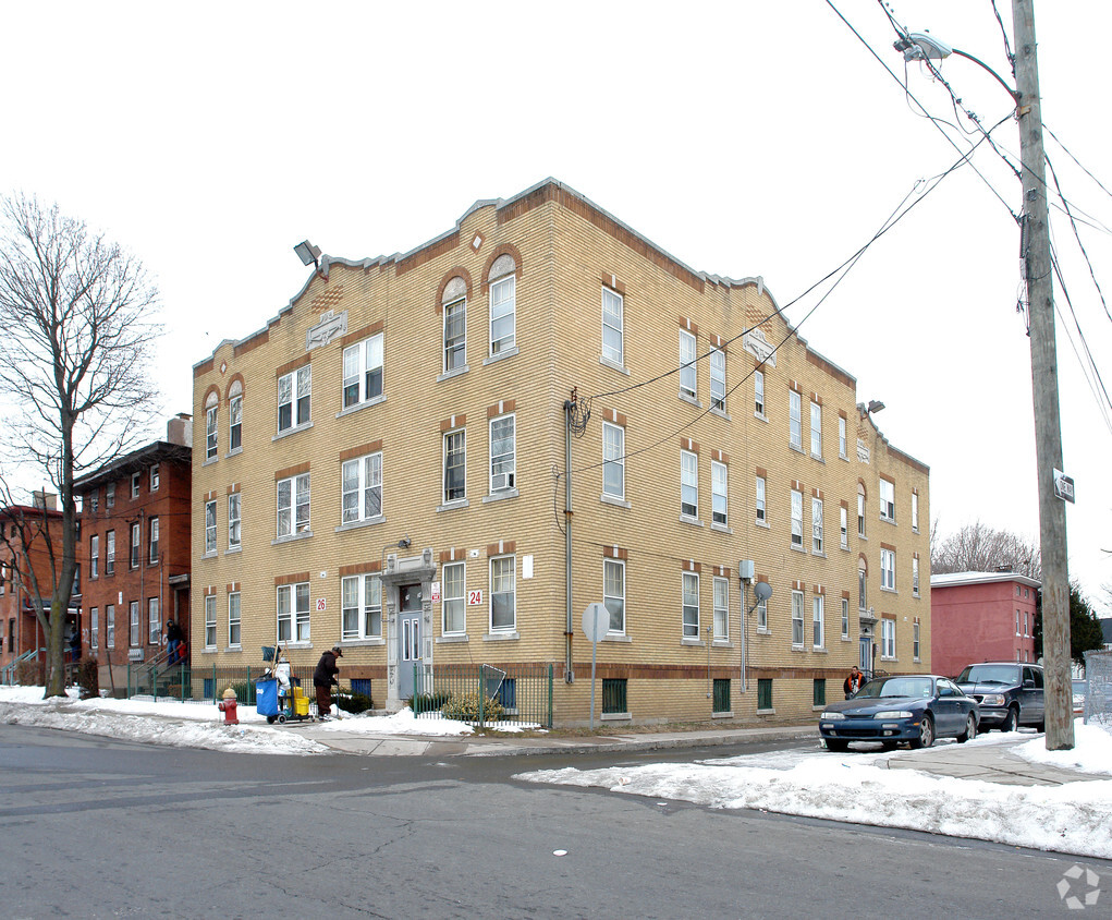 Primary Photo - Clay Arsenal Renaissance Apartments