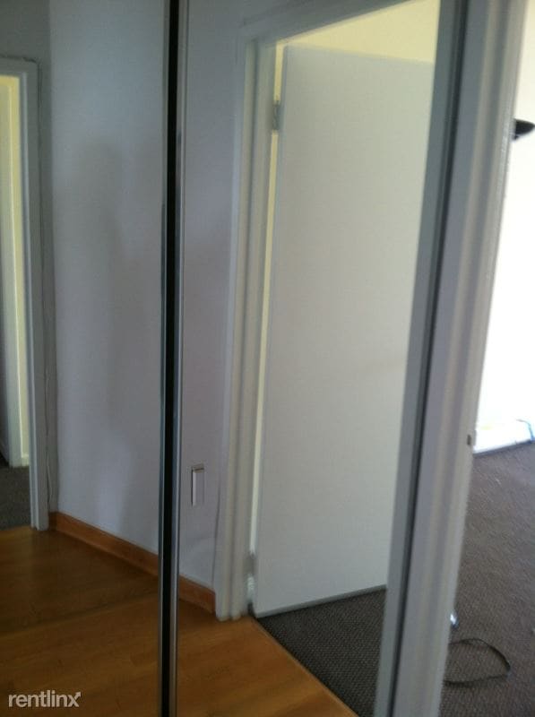 Building Photo - 9935 Shore Rd