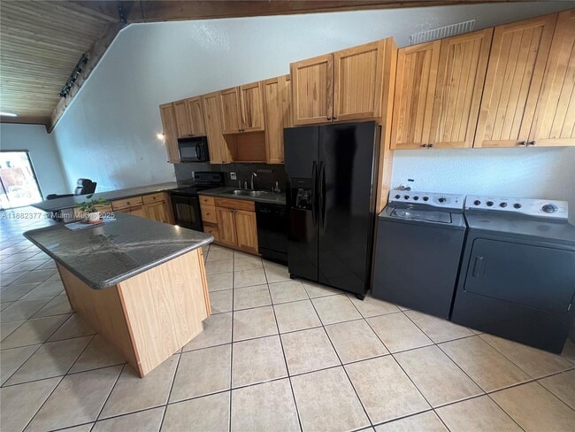 Building Photo - 2908 N 35th Terrace