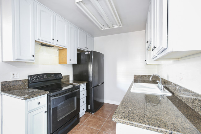 Building Photo - 8710 Belford Ave