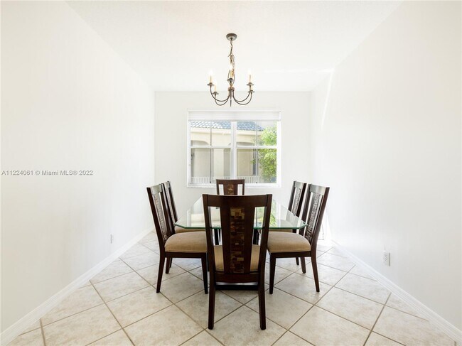 Foto del edificio - 618 Willow Bend Rd