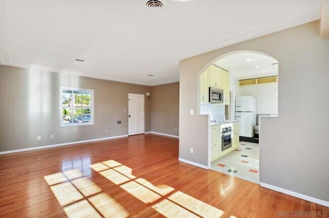 Building Photo - 4796 Valencia Dr