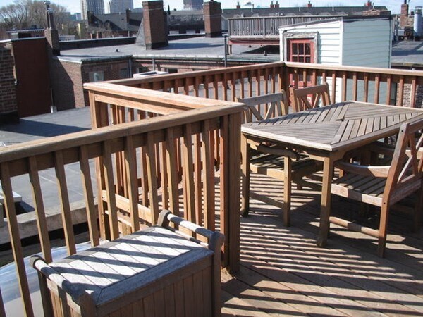 Building Photo - 28 Pleasant St