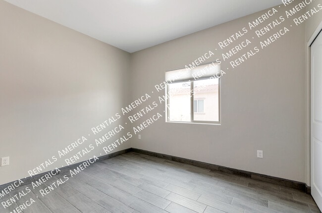 Building Photo - 820 E 35th St