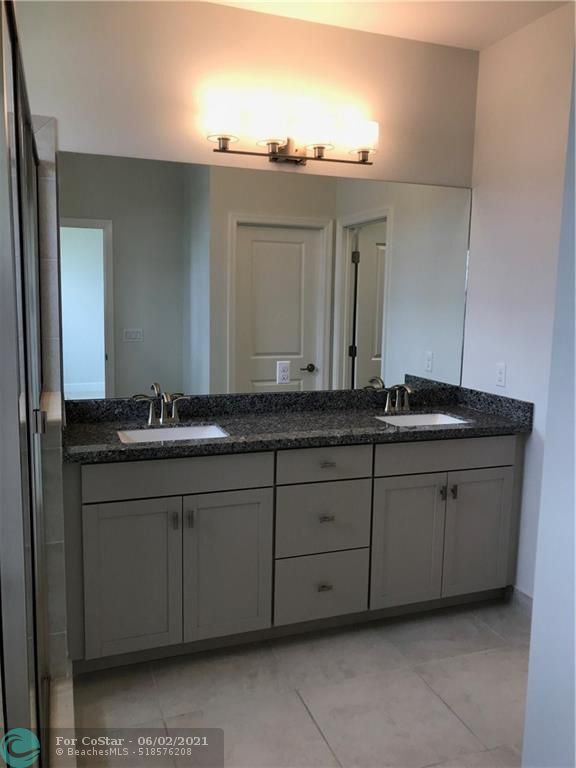 Foto del edificio - 9096 Kingsmoor Way