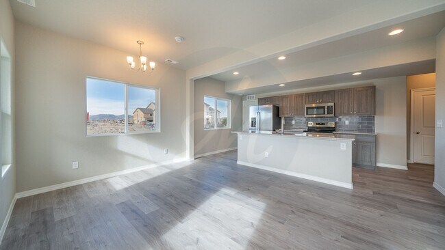 Building Photo - Great Townhome in Cumbre Vista