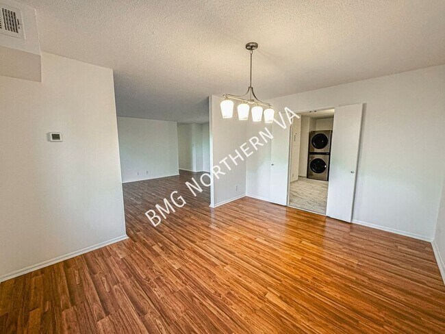 Foto del edificio - 309 Yoakum Pkwy