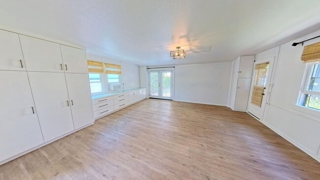 Building Photo - 630 Beverly Dr