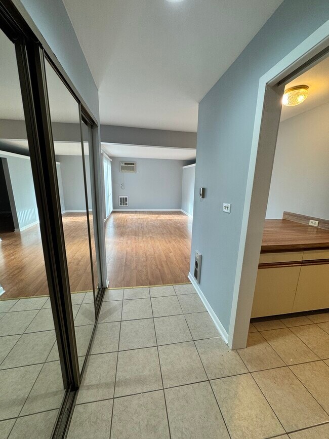 Foto del edificio - 1960 Cherry Ln