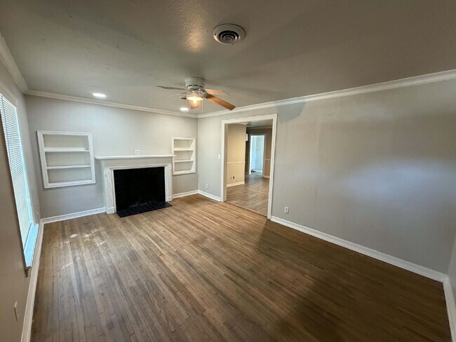 Foto del edificio - 3 Bed, 1 Bath, 2 Car Garage on Corner Lot in Midtown