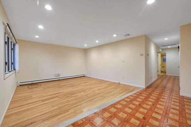 Building Photo - 536 1st St