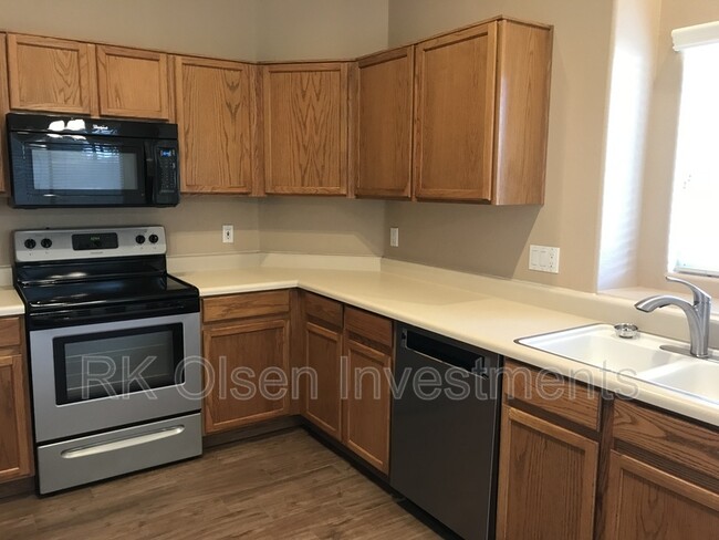 Building Photo - 3920 E Redfield Ct