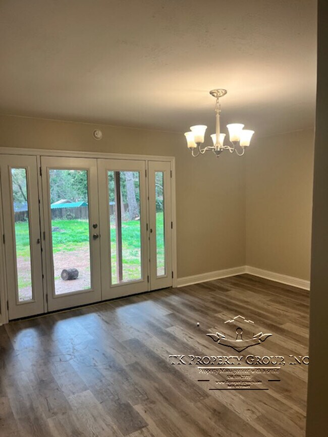 Foto del edificio - 10728 Cedar Ave